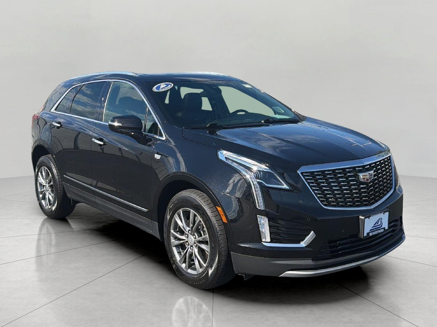 2023 Cadillac XT5 AWD 4dr Premium Luxury in Stellar Black Metallic — front three-quarter view