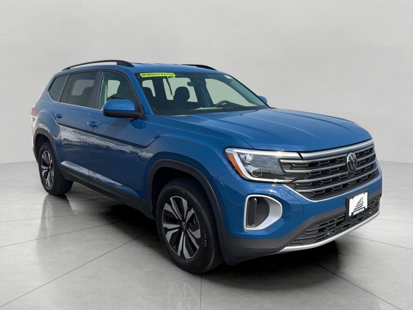 2025 Volkswagen Atlas 2.0T SE 4MOTION in Mountain Lake Blue Metallic — front three-quarter view